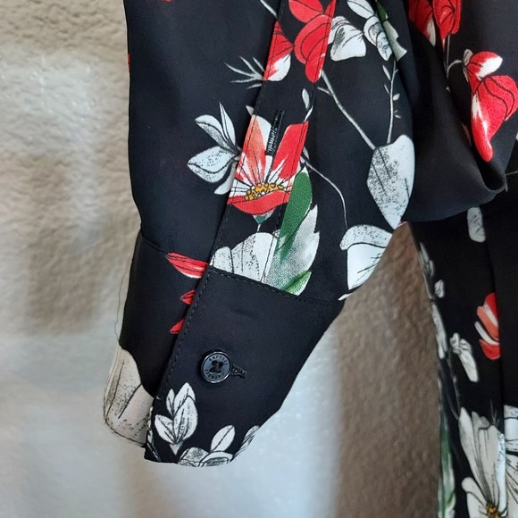 Express Black w/Red Floral Lightweight Blouse Size Small - Picture 8 of 12